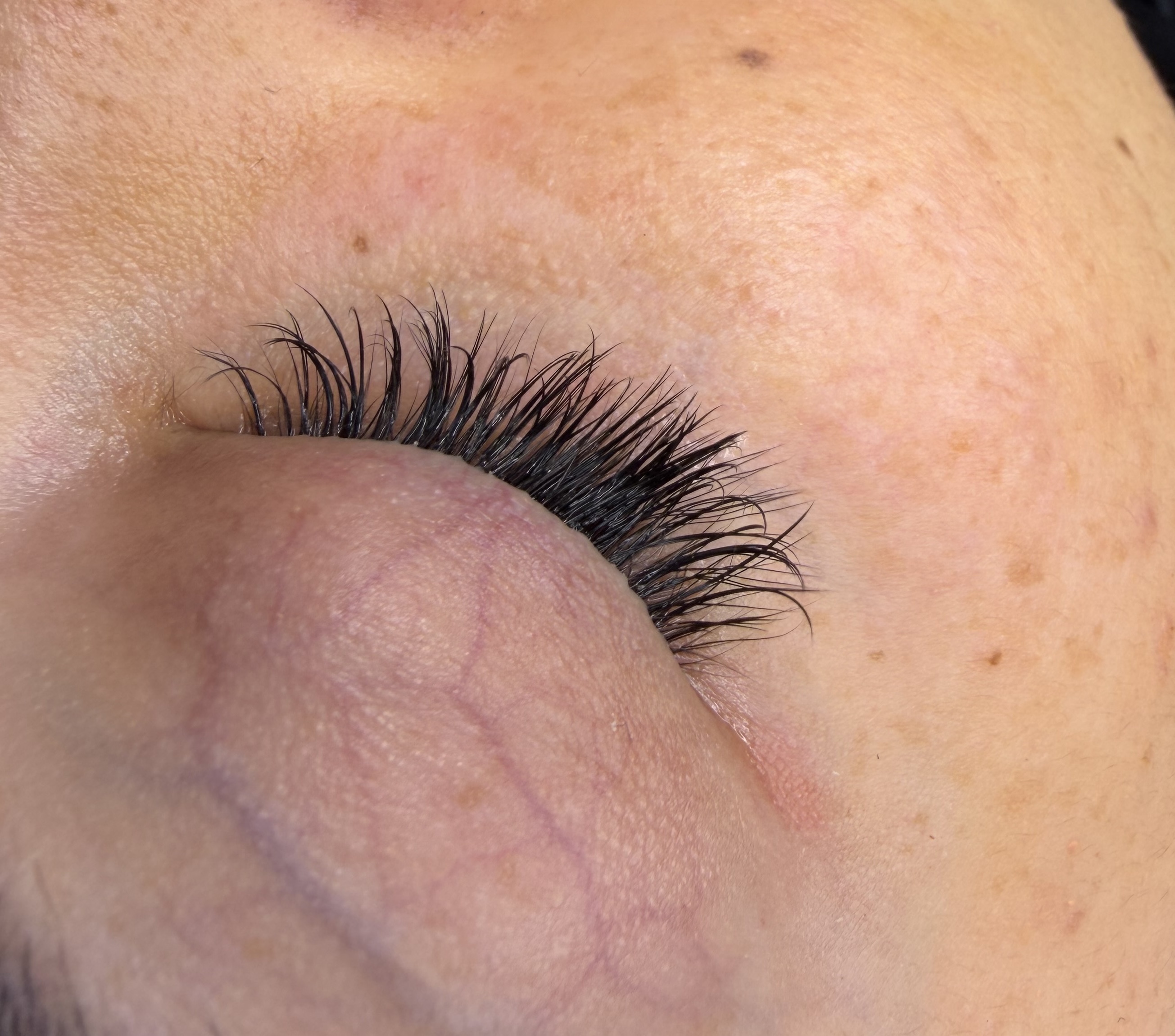 Side profile showing a detailed lash set